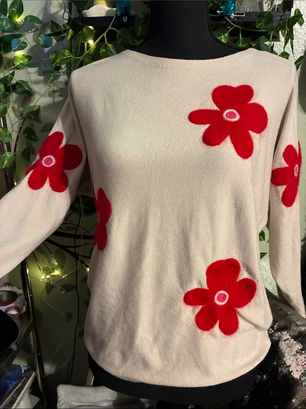 #524|(M) Aaeda Cream Crewneck Sweater with Red Floral Appliqué